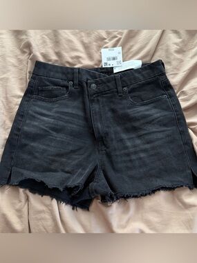 American Eagle Outfitters Black Denim Frayed Hem Curvy Mom Short Size 6